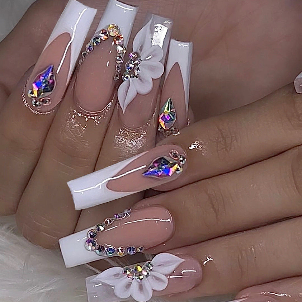 Dekoratives Press-On Nagelkunstset mit floralen und Strassakzenten