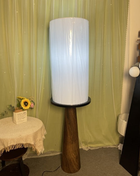 Moderner minimalistischer Stehlampe mit integriertem Beistelltisch