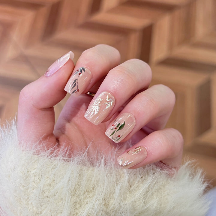 Kunstvolle Nagelverlängerungen mit floralen Mustern Karnz