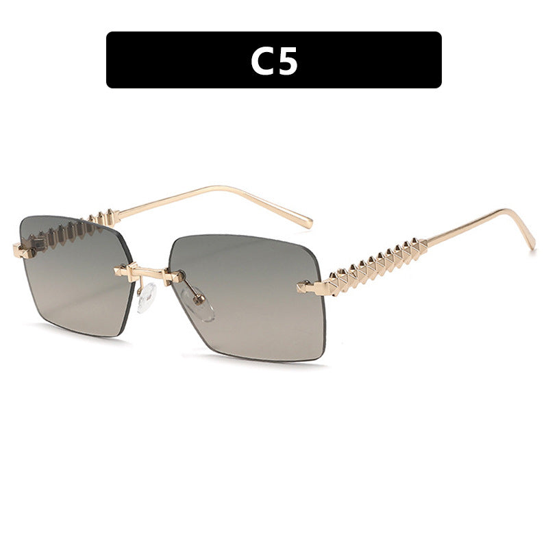 Damen modische Sonnenbrille mit einzigartigem und verzierendem Rahmen Karnz