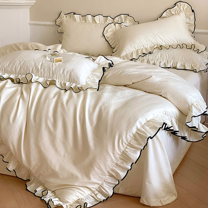 Edles Baumwollsatin-Bettgarnitur-Set mit Volant-Rüschen, Jacquard‑Blütenbordüre und Kontrastkeder