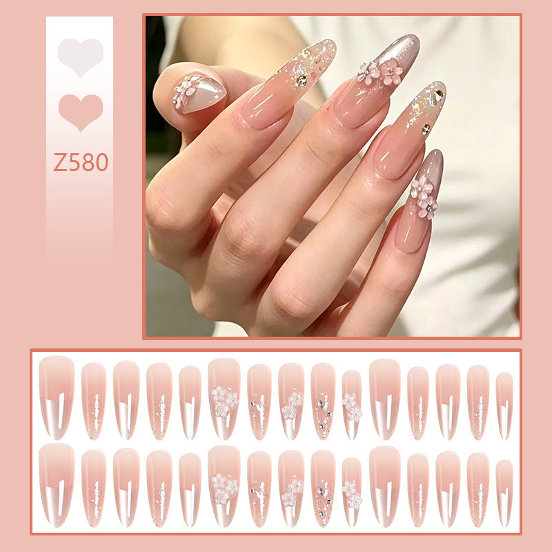 Kunstnagelset mit floralen 3D-Applikationen und Glitzerakzenten Karnz