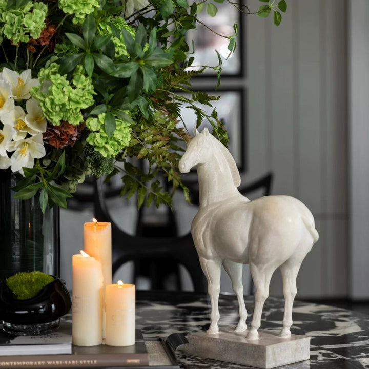 Dekorative Alabaster-Pferdestatue