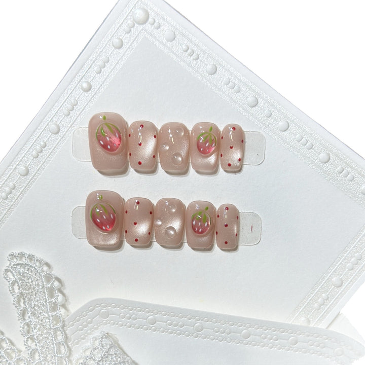 Erdbeer-inspiriertes Press-On Nagelkunst Set Karnz