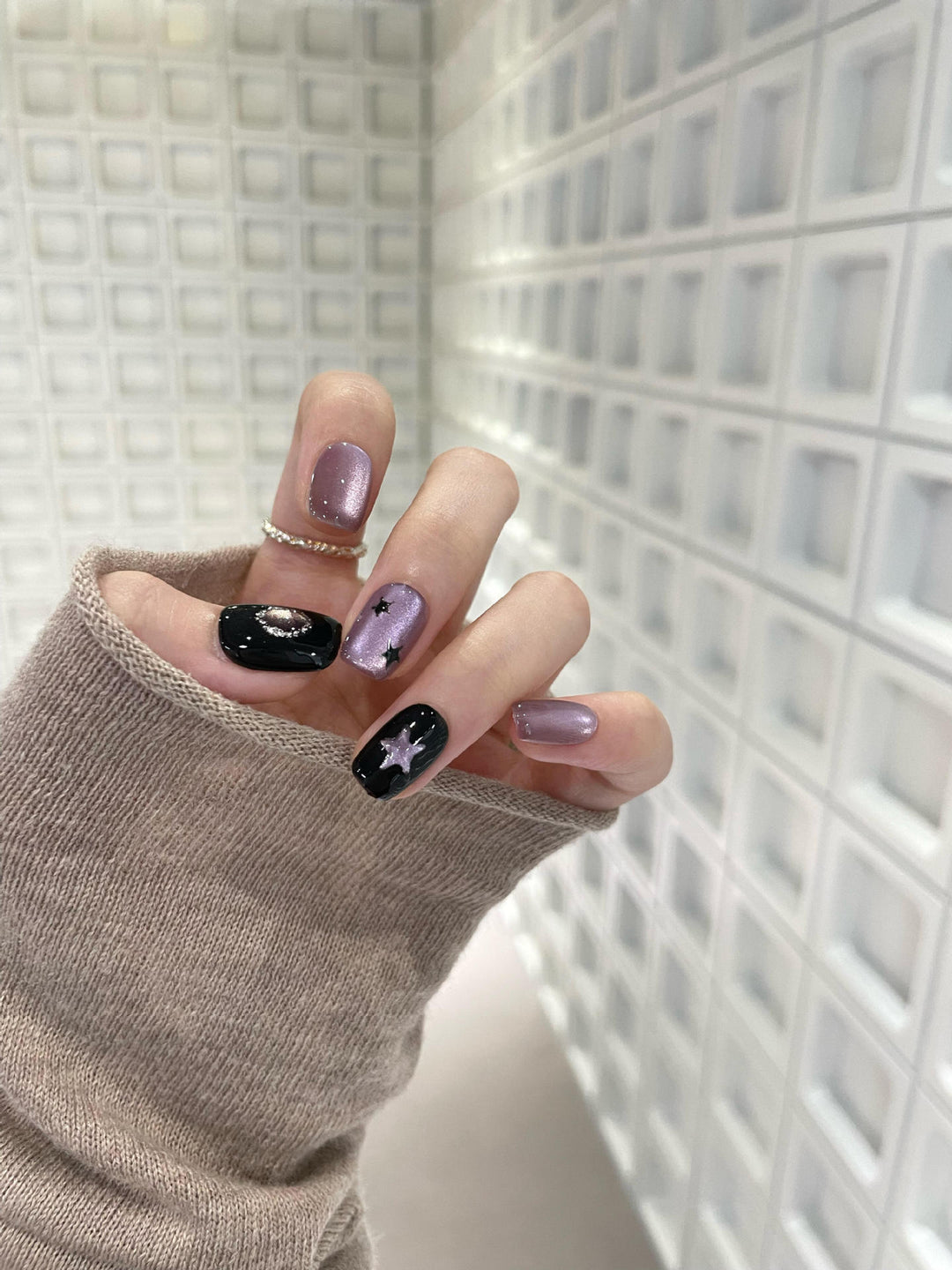 Kunstnägel mit Stilvollem Sternendesign Karnz