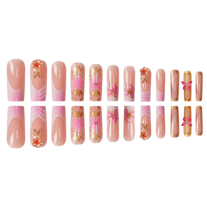 Dekoratives florales Nagelkunstdesign Karnz