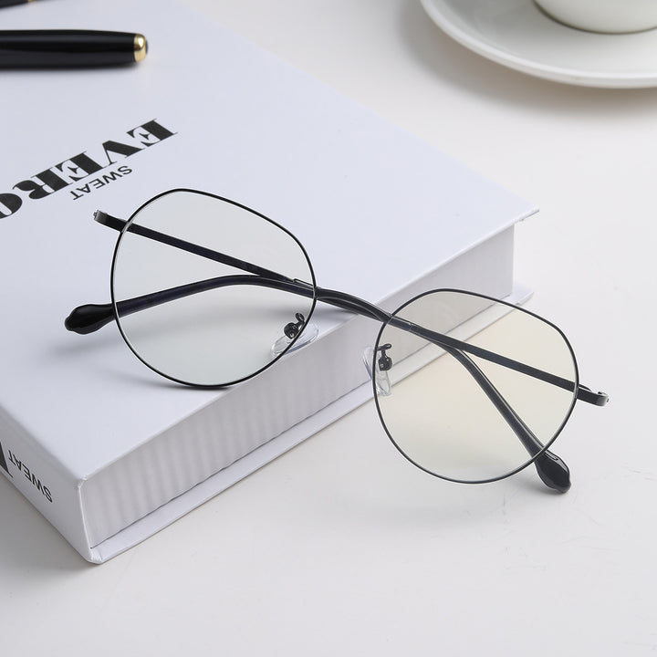 Damen modische Brille im eleganten, minimalistischen Design Karnz