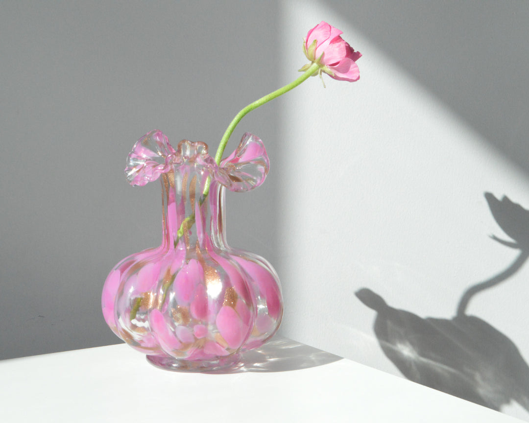 Mouthblown Ruffled-Rand bauchige Kunstglas Bud Vase Karnz