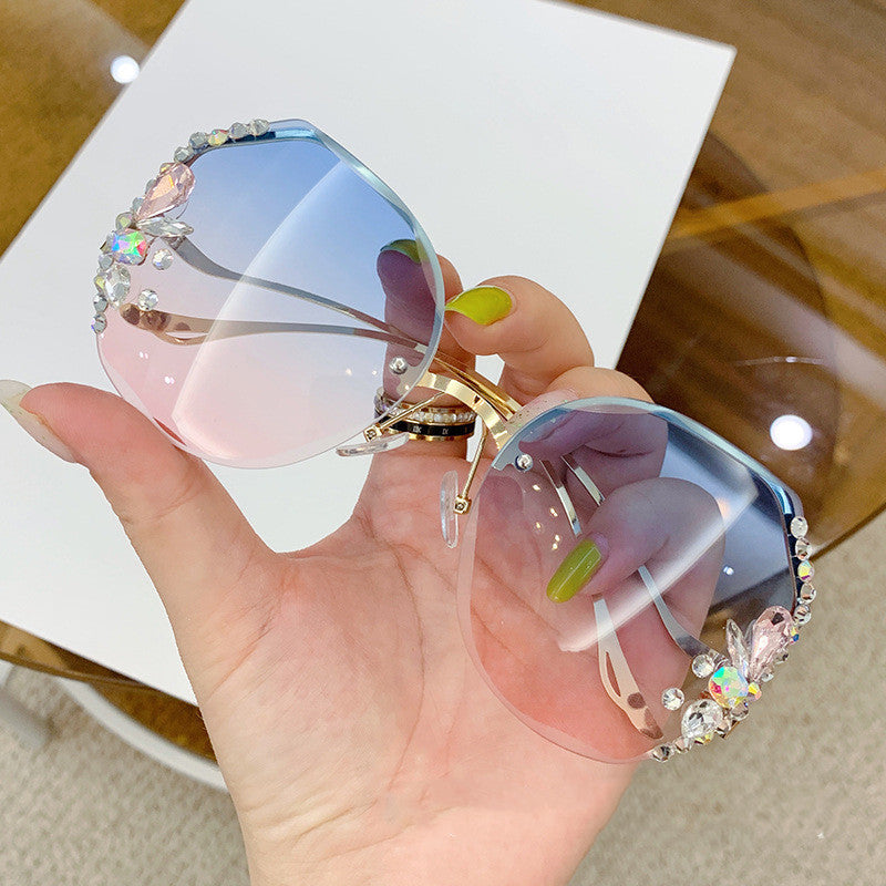 Damen Oversized Sonnenbrille mit dekorativen Steinen Karnz