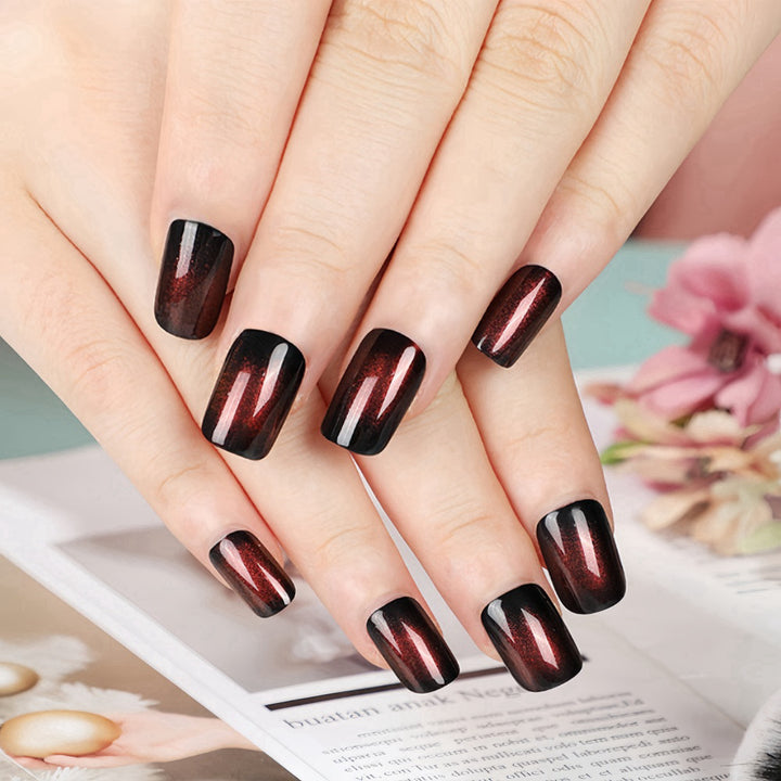 Elegante Kunstnägel mit metallischem Glanz und modernem Design Karnz