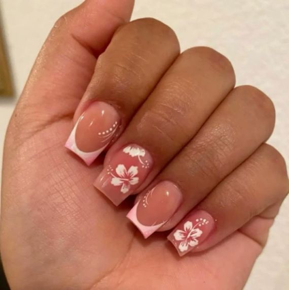 Floral Acrylnageldesign Karnz