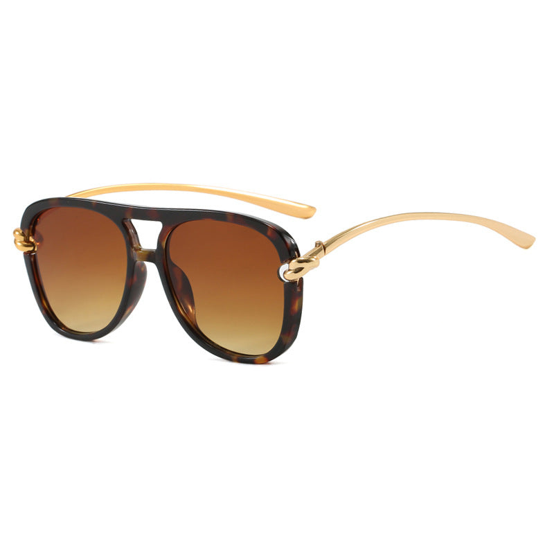 Damen sportliche Sonnenbrille mit breitem Kunststoffrahmen und UV-Schutz Karnz