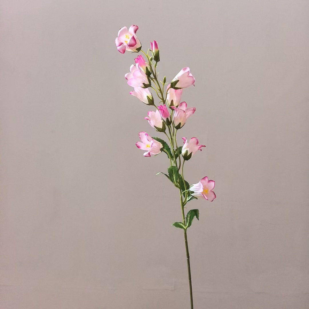 Lebensechter floraler Orchideenstamm