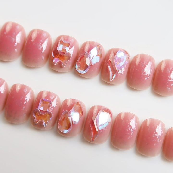 Künstlerisches Press-On-Nagel-Set mit Schmetterlingsdesign
