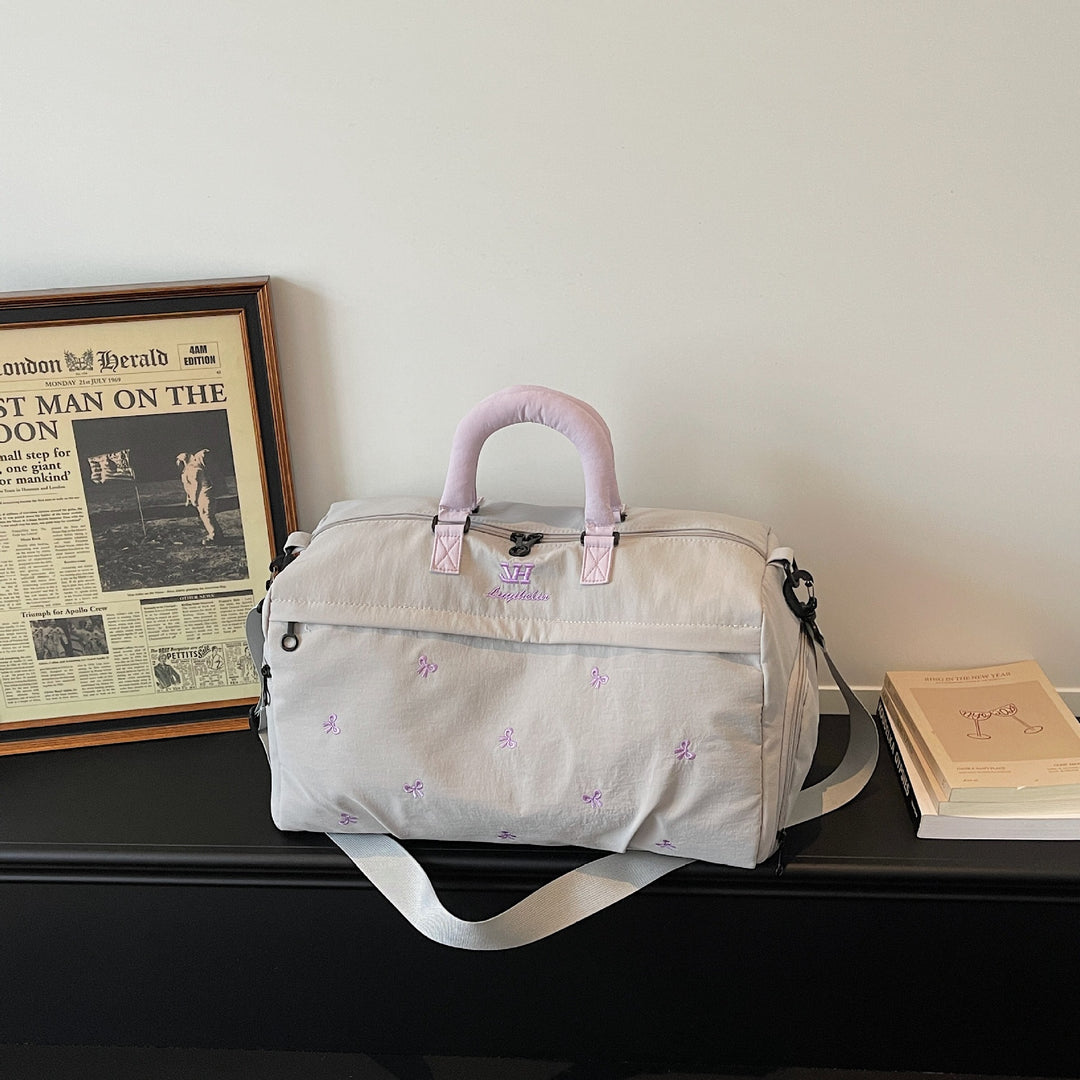 Stylische bestickte Reisetasche
