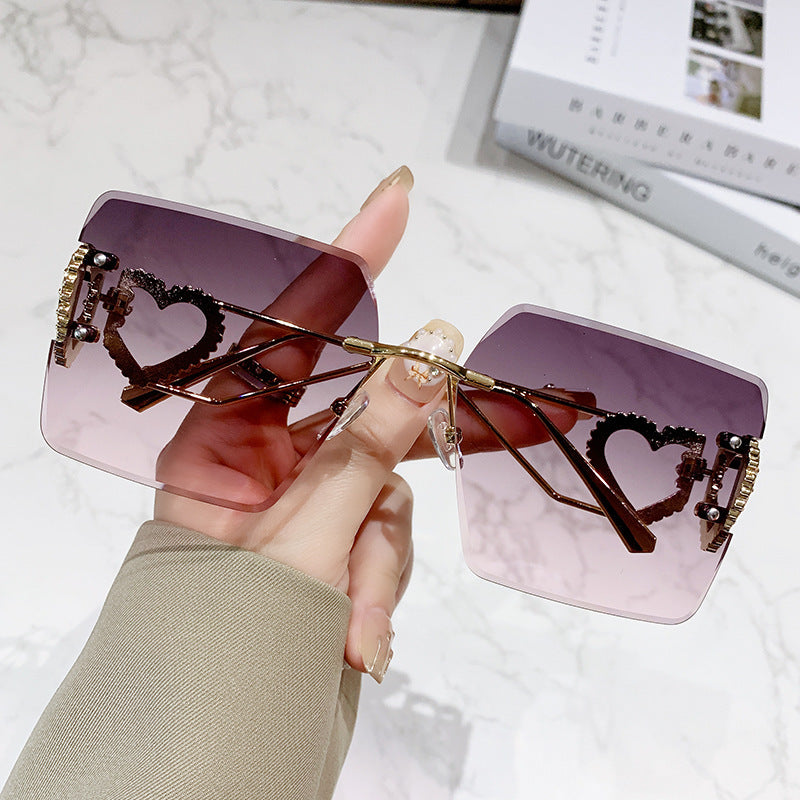 Damen modische Sonnenbrille mit trendigem Herz-Design Karnz