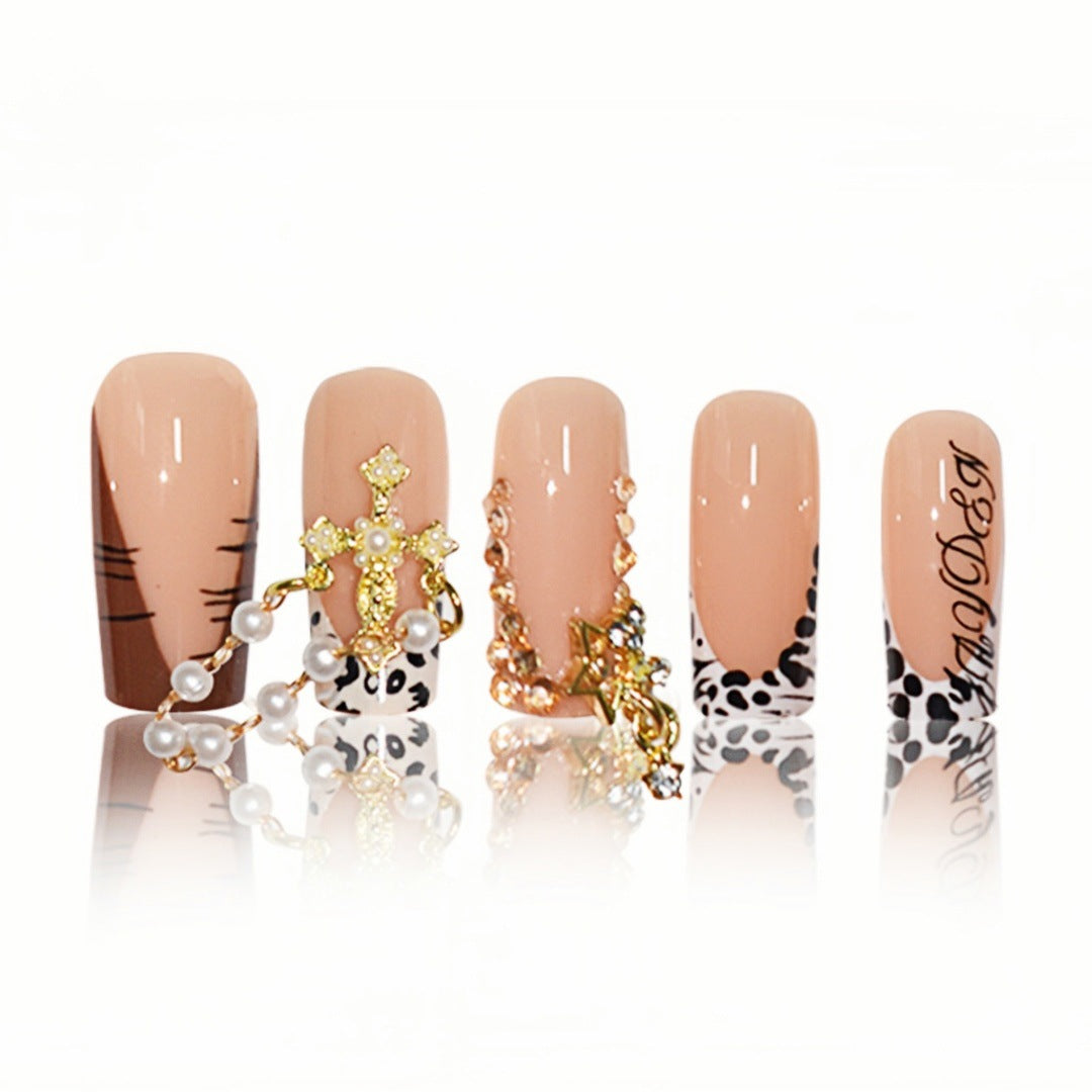Dekorative Lange Press-On Nagelverzierungen Karnz