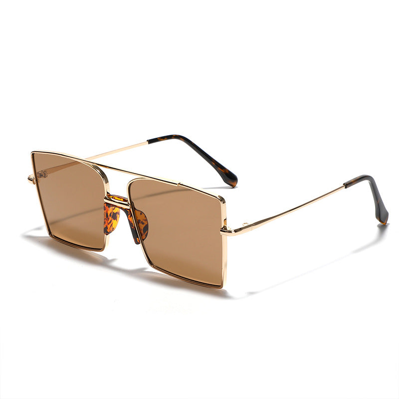 Damen elegante quadratische Sonnenbrille mit modischen Akzenten Karnz
