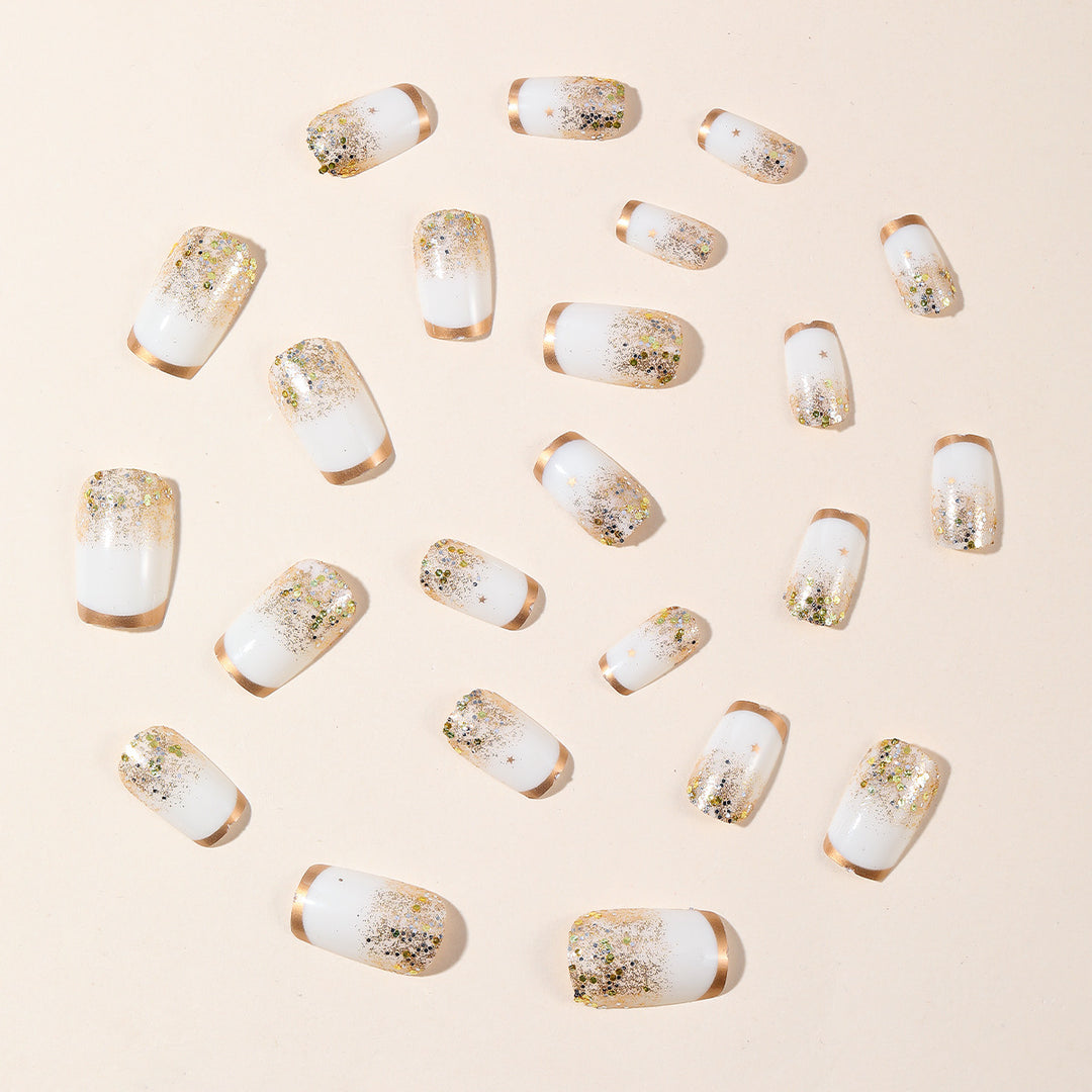 Glamouröse Glitzer-Nagelkunst Karnz