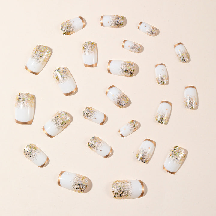 Glamouröse Glitzer-Nagelkunst Karnz