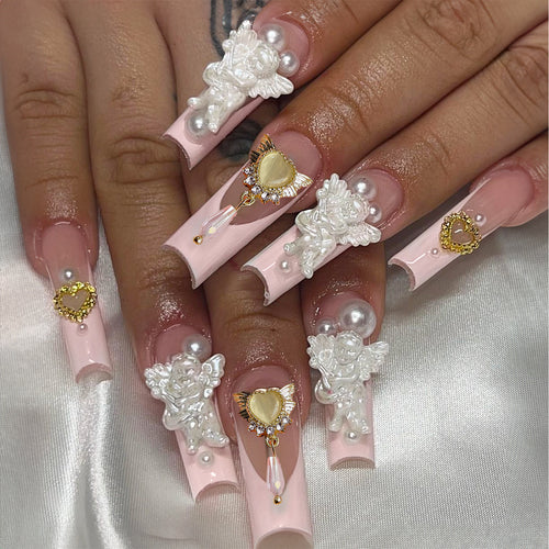 Dekoratives Press-On Nagelset mit 3D Akzenten Karnz