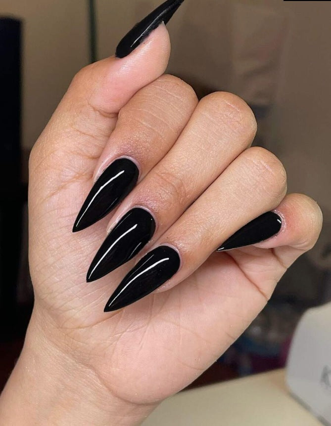 Glänzende Stiletto Press-On Nagelverlängerungen Karnz