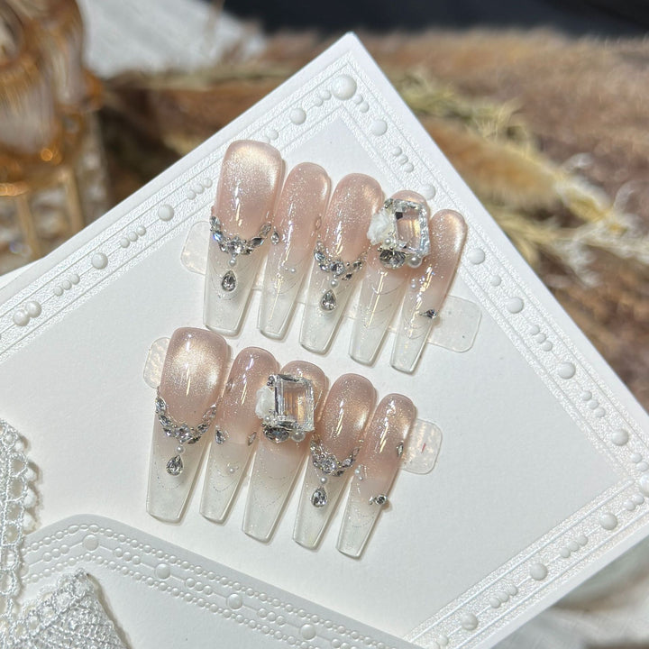 Elegante mit Strass verzierte Press-On-Nagel-Set Karnz