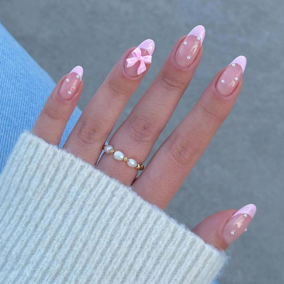 Elegante Stiletto Nagelkunstverlängerungen mit Strasssteinen