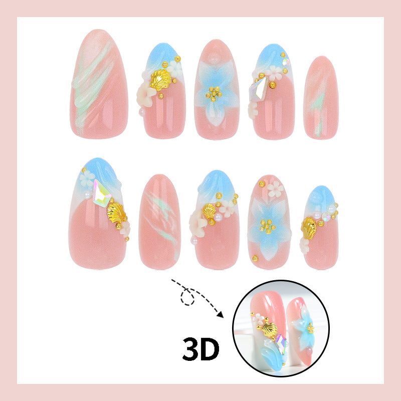Kunstnagelset mit kunstvollen floralen Akzenten Karnz