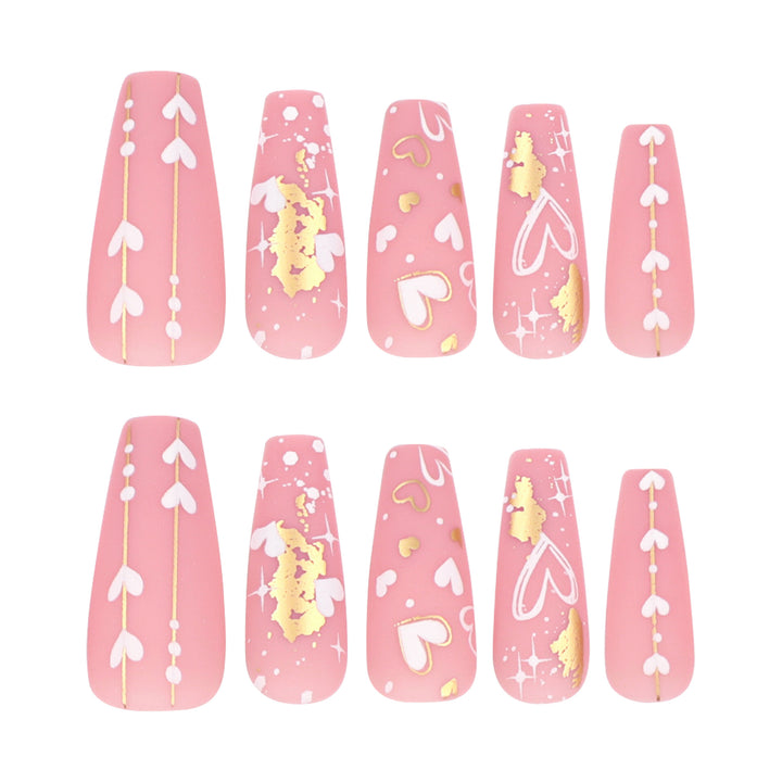 Künstliche Nagelkunst mit Herz- und Glitzermotiven Karnz