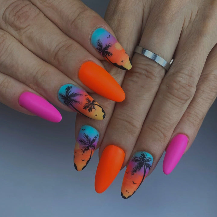 Kreative Kunstnägel mit Tropischem Palmenmotiv Karnz