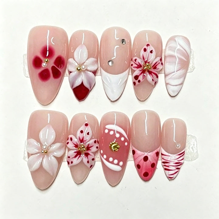 Künstlerisch floral dekorierte Press-on Nägel