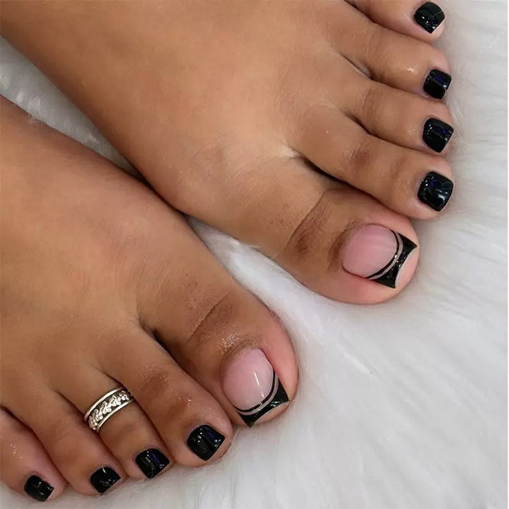 Kunstnagelset mit elegantem French Design Karnz
