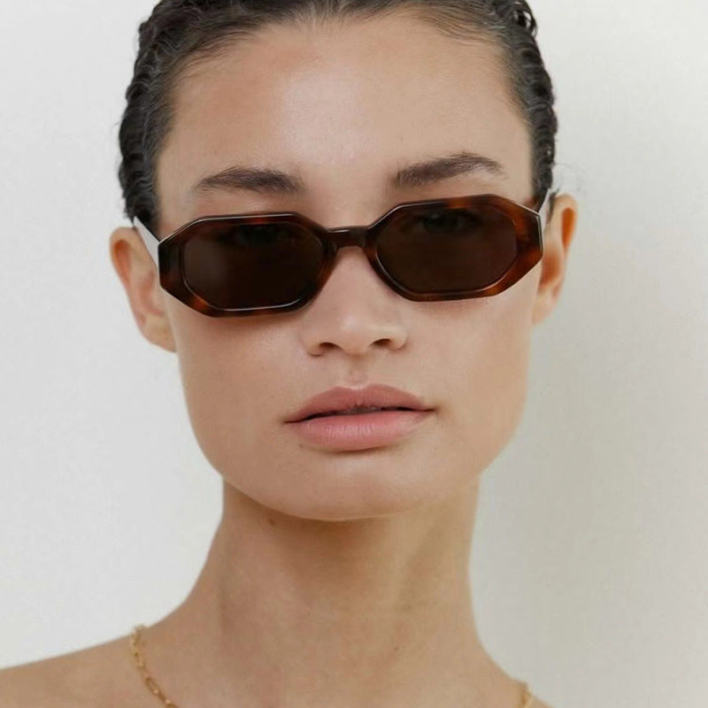 Damen auffällige Sonnenbrille im modernen achteckigen Design Karnz
