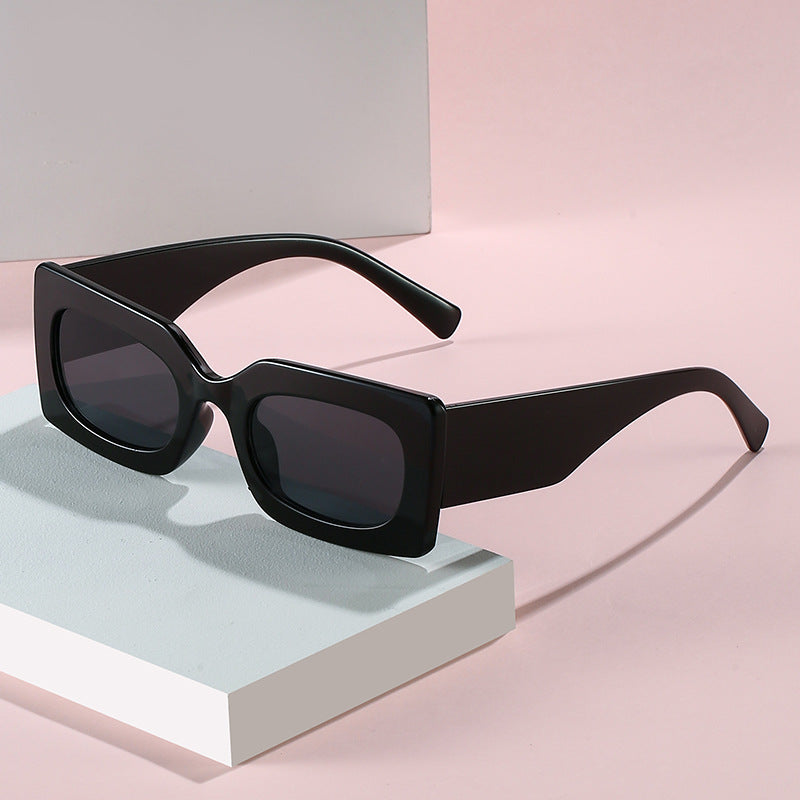 Damen modische Sonnenbrille im kantigen Design Karnz
