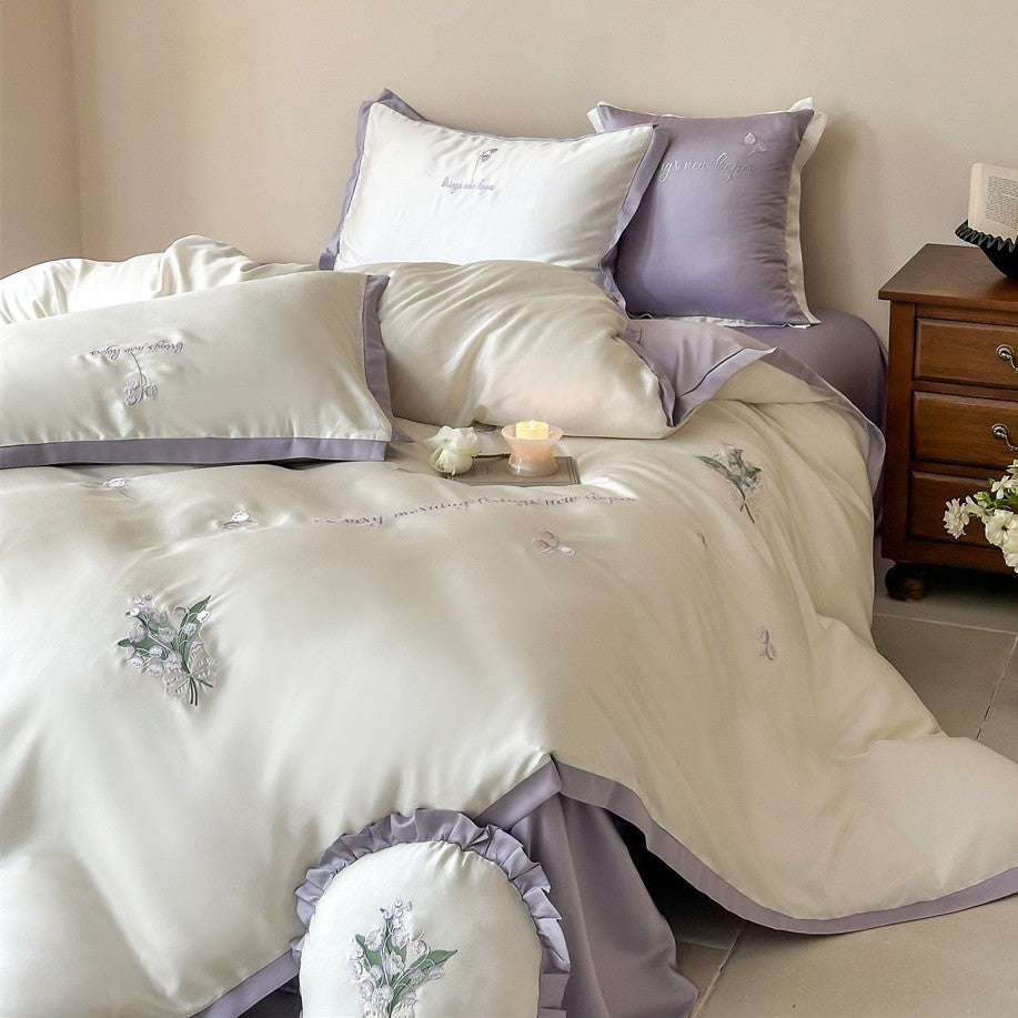 Satin-Bettbezug-Set mit floraler Stickerei, Wendefunktion und Zierkissen