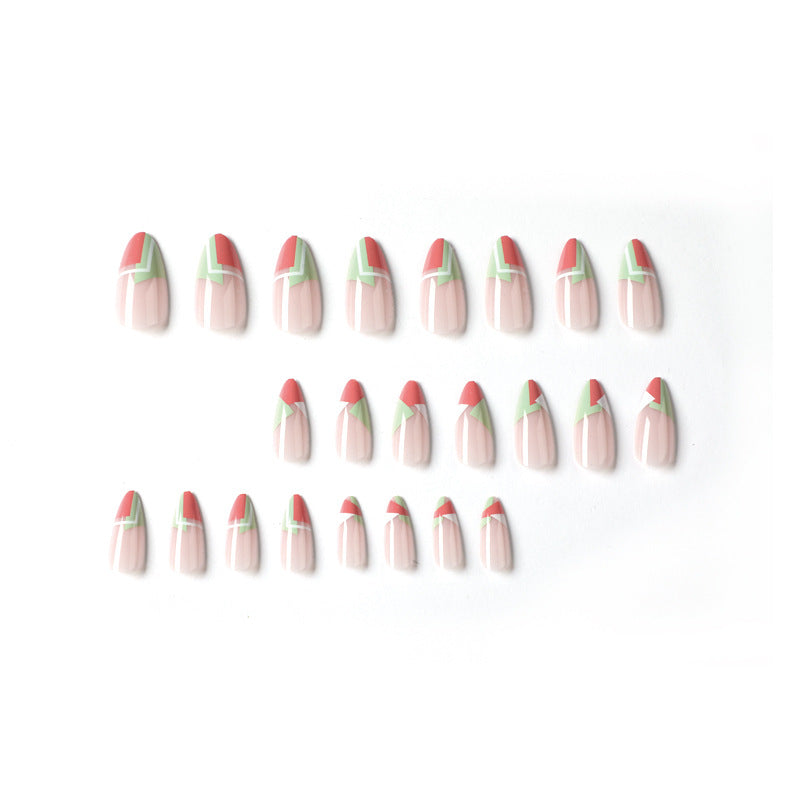 Kunstvolle Nailart im trendigen Design Karnz