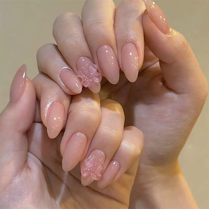 Elegante Kunstnagelspitzen mit floralen 3D-Verzierungen Karnz
