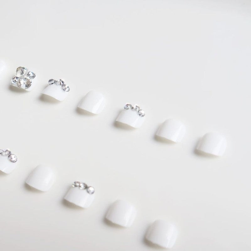 Dekorative mit Strass akzentuierte Press-On Fußnägel
