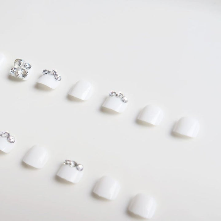 Dekorative mit Strass akzentuierte Press-On Fußnägel
