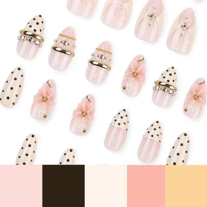 Kunstvolle Nagelverlängerungen mit eleganten floralen und Glitzer-Akzenten Karnz