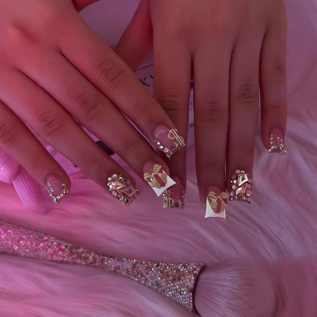 Dekoratives Langer Press-On Nagelset Karnz