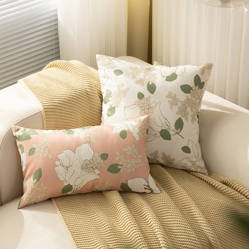 Rechteckiges Zierkissen mit skizzenhaftem Blumenprint und feiner Leinenoptik
