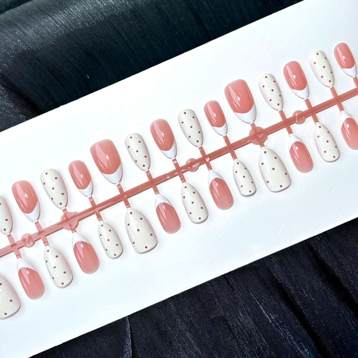 Elegante Pünktchen Press-On Nagelset