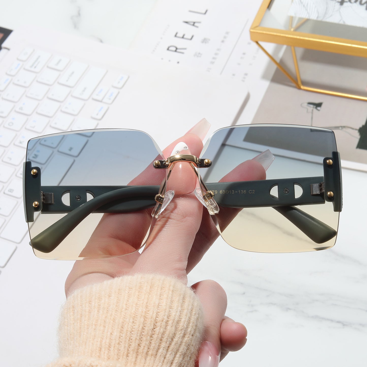 Damen Hochwertige rechteckige Sonnenbrille mit modischem Metallrahmen Karnz