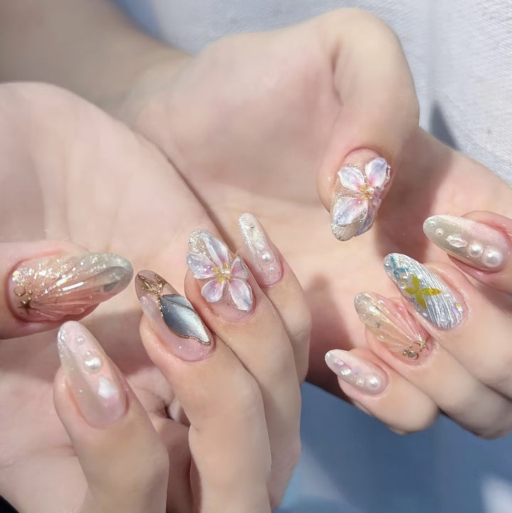 Künstlerisches Florales Nageldesign Karnz