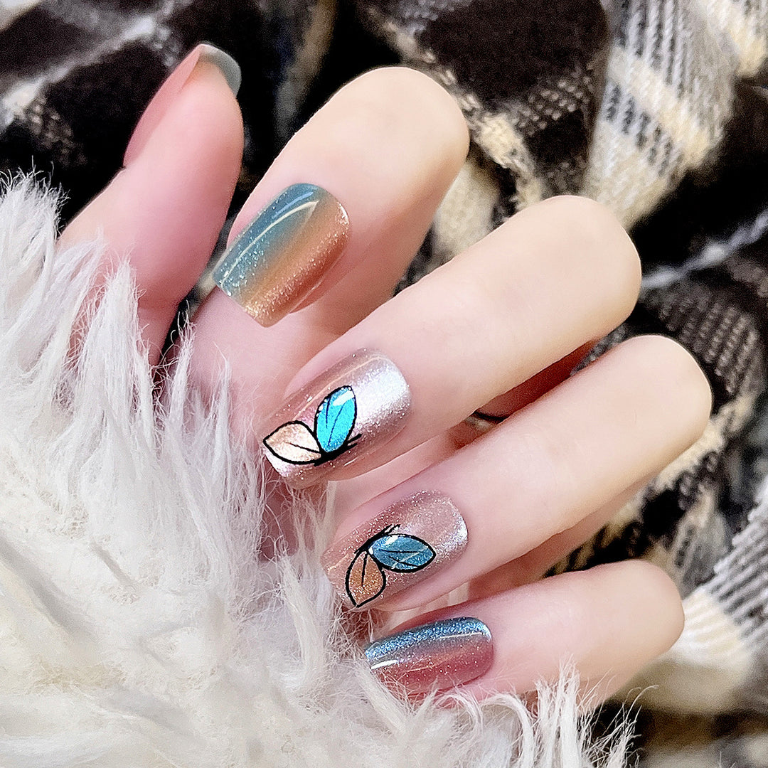 Blumeninspiriertes Press-On Nagelset Karnz
