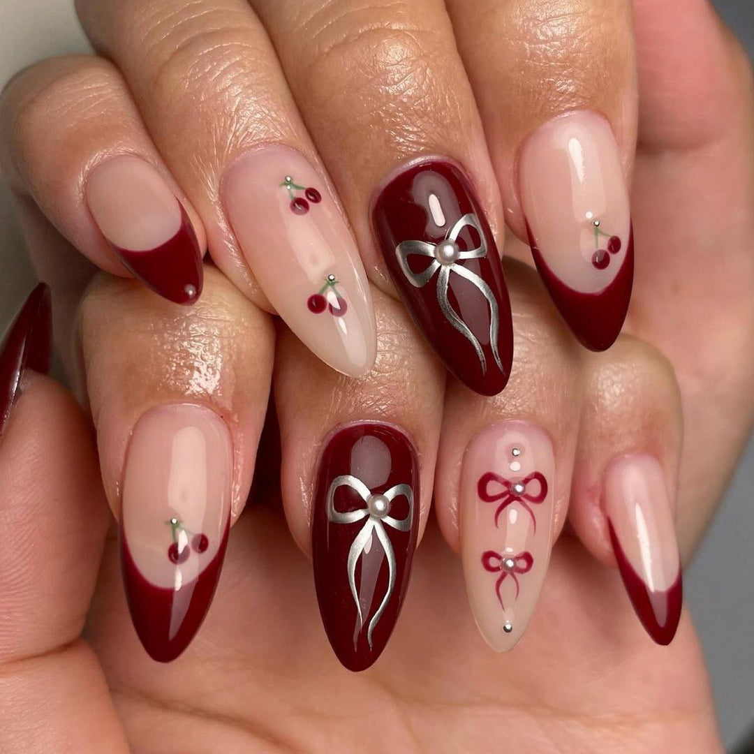 Glamouröse Stiletto-Nägel mit zarten Akzenten Karnz