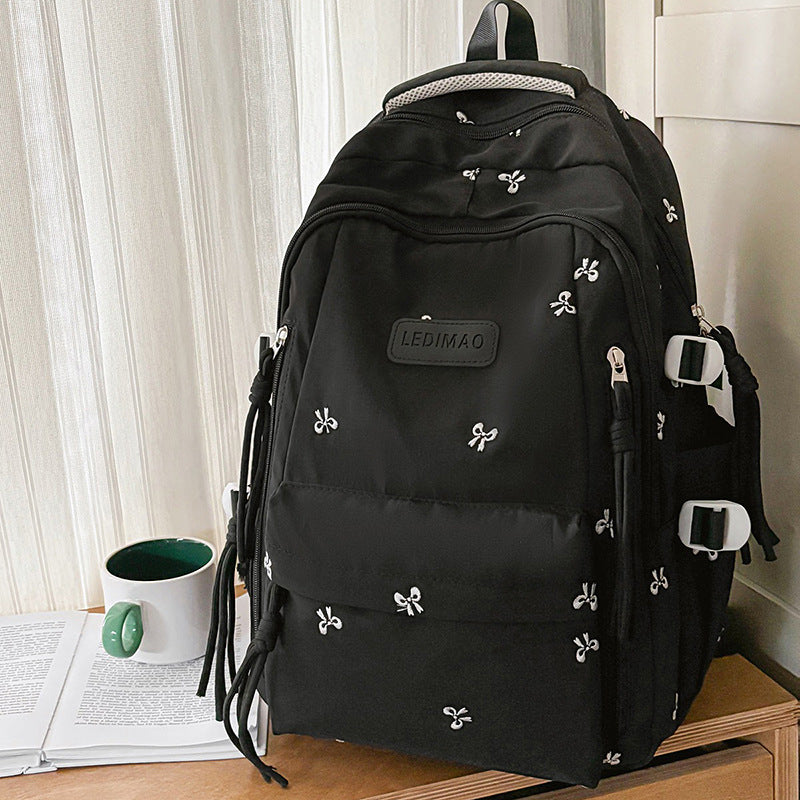 Stylischer Mehrfach-Taschen-Rucksack mit Anhänger Karnz