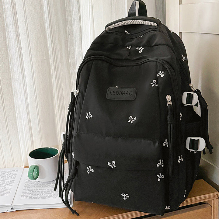 Stylischer Mehrfach-Taschen-Rucksack mit Anhänger Karnz